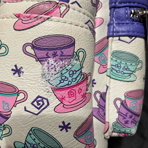 Alice in wonderland Loungefly backpack - Picture 3 of 4